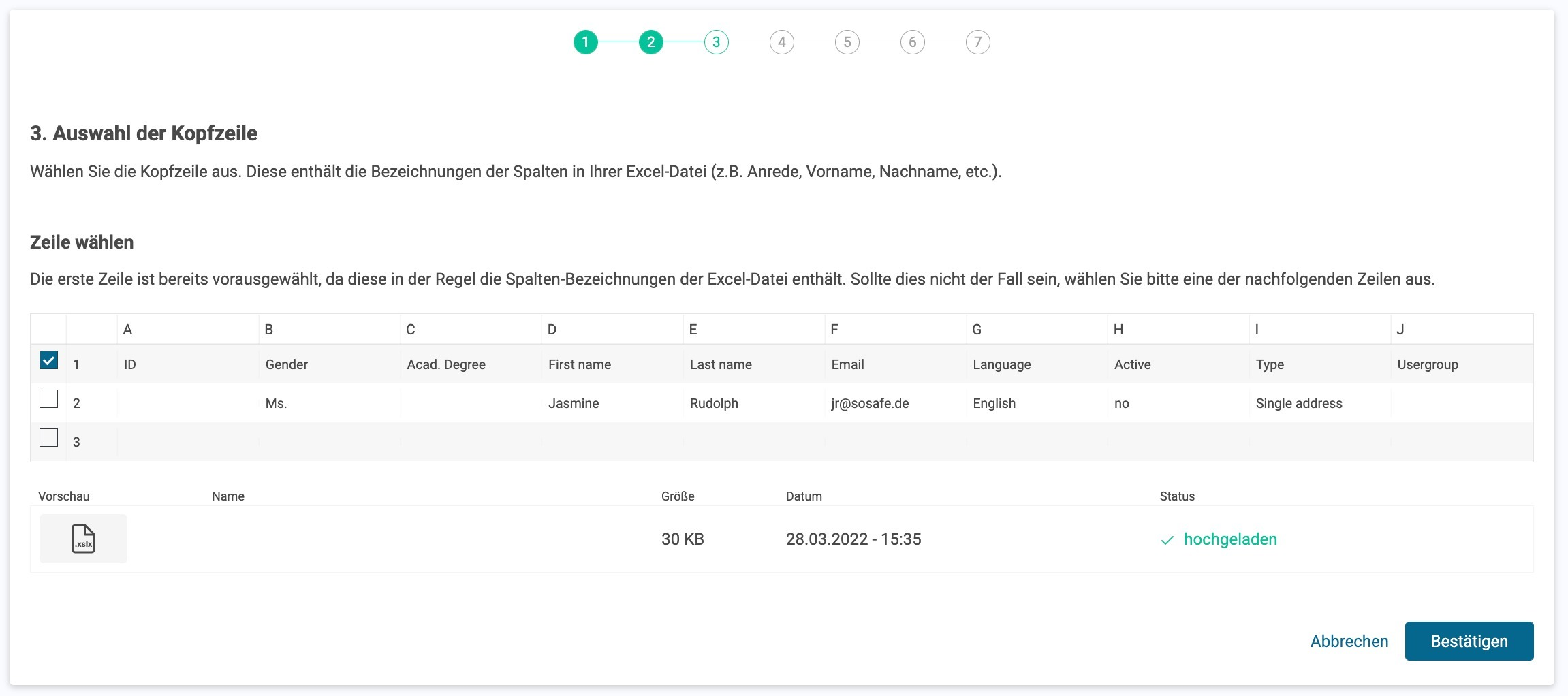 SoSafe Manager, Schritt Auswahl der Kopfzeile mit einer Vorschautabelle der hochgeladenen Excel-Datei. Zeile eins mit den Spaltenüberschriften ID, Gender, First name, Last name und Email ist als Kopfzeile ausgewählt.