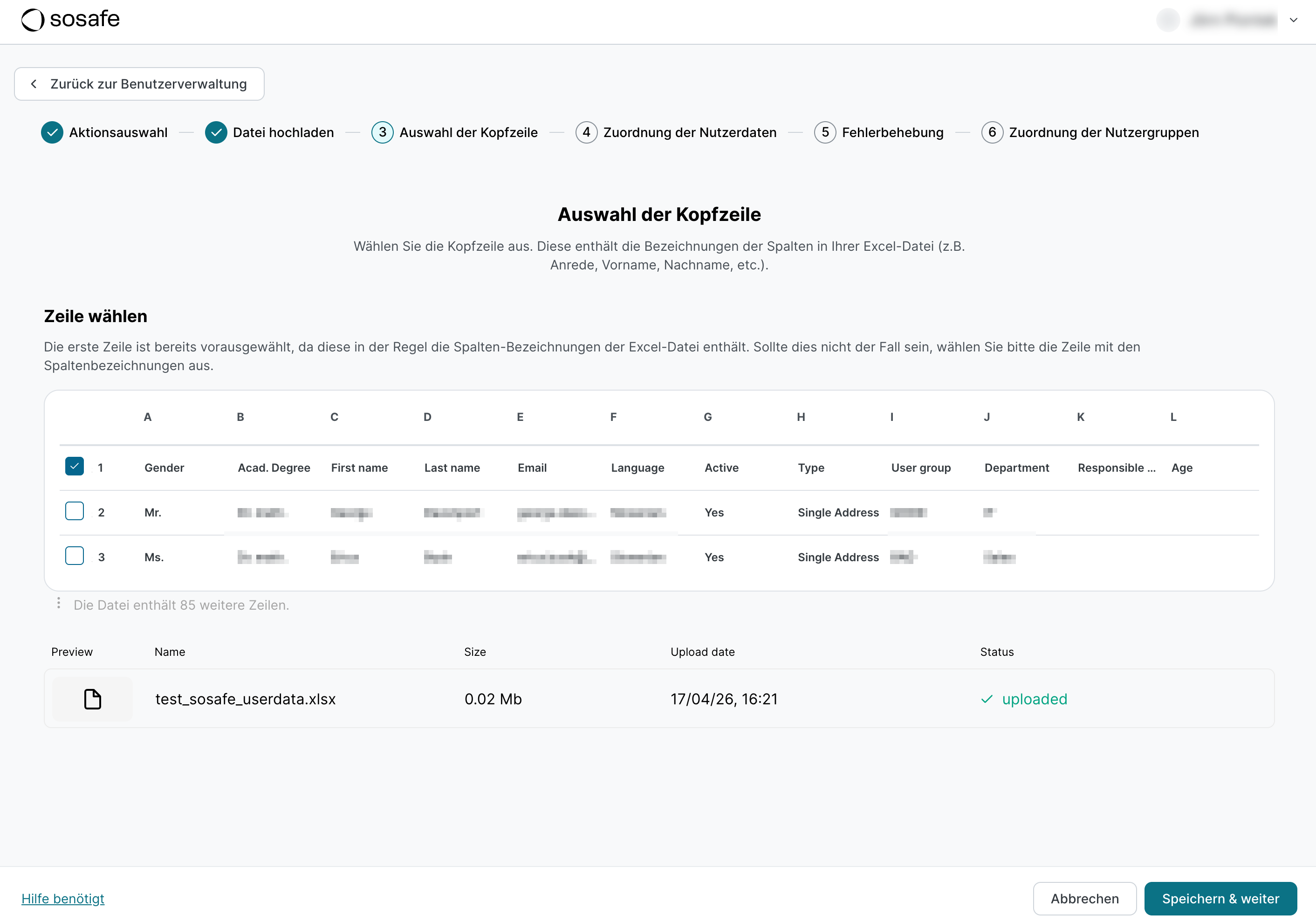SoSafe Manager, Schritt Auswahl der Kopfzeile beim Nutzerdatenupload mit einer Vorschautabelle der Excel-Datei. Zeile eins mit den Spaltenüberschriften Gender, First name, Last name und Email ist als Kopfzeile ausgewählt.