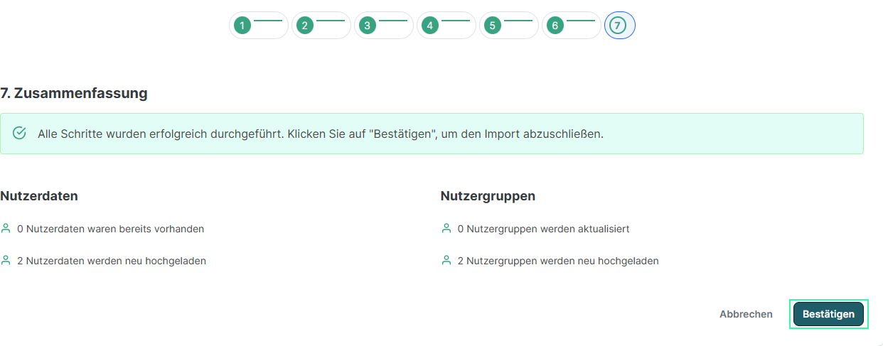 Schritt 7 von 7 (Zusammenfassung) mit einer Erfolgsmeldung sowie den Übersichten Nutzerdaten und Nutzergruppen, die jeweils anzeigen, wie viele Einträge bereits vorhanden sind und wie viele neu hochgeladen werden, und der Schaltfläche Bestätigen.