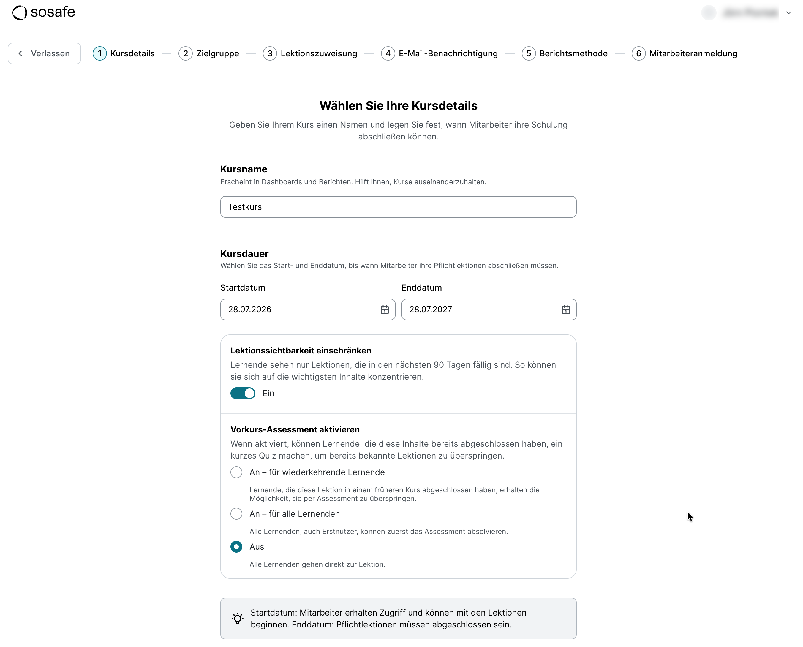 SoSafe Manager, Schritt Kursdetails des E-Learning-Setups mit ausgefülltem Feld Kursname, den Feldern Startdatum und Enddatum sowie dem aktivierten Schalter Lektionssichtbarkeit einschränken. Bei Vorkurs-Assessment aktivieren ist die Option Aus ausgewählt.