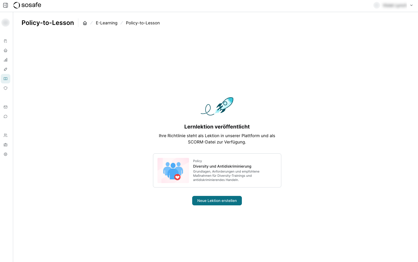 Bestätigungsseite Lernlektion veröffentlicht mit dem Hinweis, dass die Richtlinie als Lektion auf der Plattform und als SCORM-Datei zur Verfügung steht, darunter die veröffentlichte Lektionskarte Diversity und Antidiskriminierung und die Schaltfläche Neue Lektion erstellen.