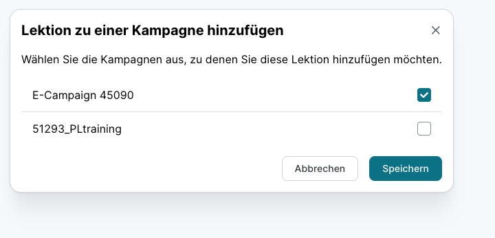 Dialogfenster Lektion zu einer Kampagne hinzufügen mit einer Liste von Kampagnen, von denen eine angehakt ist, sowie den Schaltflächen Abbrechen und Speichern.