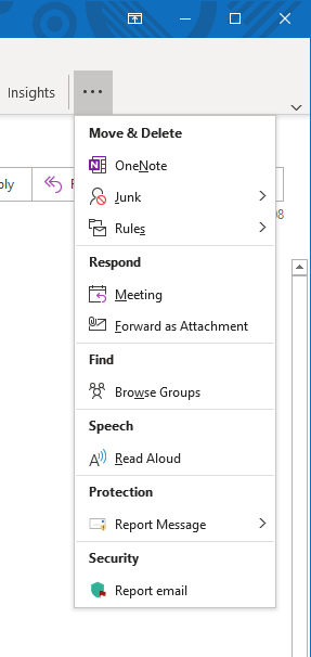 Menu de dépassement d'Outlook ouvert via l'icône de points de suspension lorsque le Simplified Ribbon est actif, affichant des actions groupées incluant Junk, Rules, Meeting, Forward as attachment, Browse groups, Read aloud, Report message et Signaler l'e-mail.