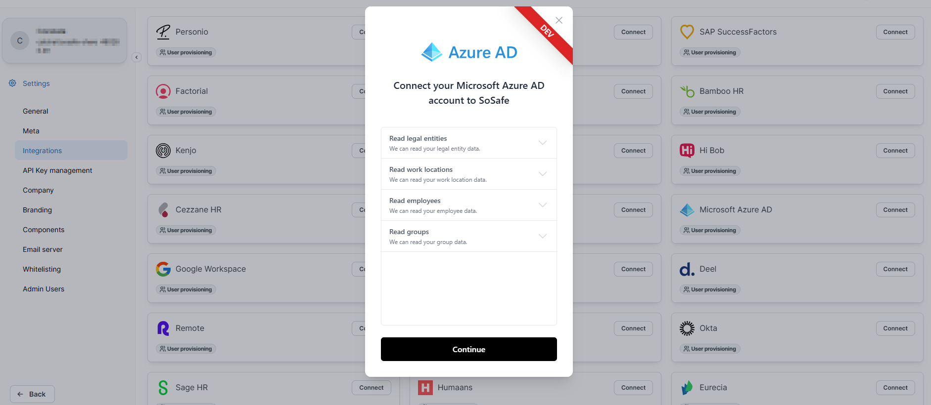 Autorisatiedialoogvenster van Microsoft Azure AD in de door Kombo aangedreven installatiewizard, met een verzoek om toestemming voor het lezen van juridische entiteiten, werklocaties, medewerkers en groepen, met een knop Doorgaan om toegang te bevestigen.
