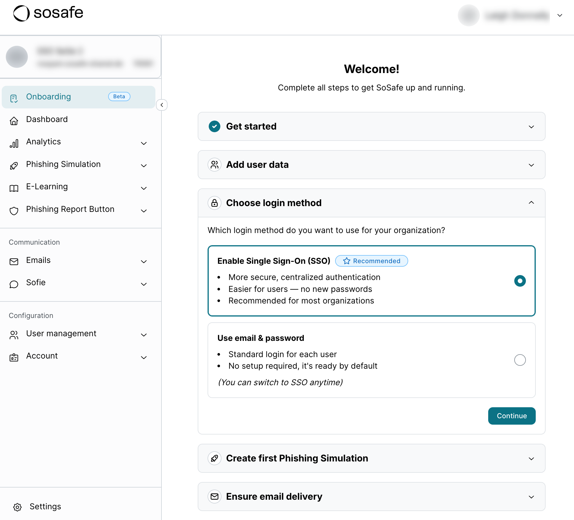 SoSafe Manager Onboarding Checklist met de uitgevouwen stap Choose login method, Enable Single Sign-On (SSO) geselecteerd als aanbevolen optie boven Use email and password, en een Continue-knop eronder.