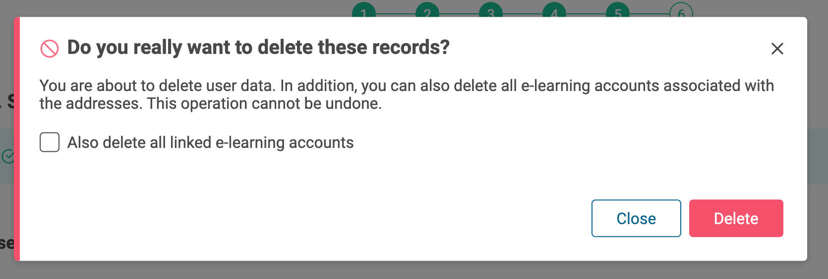 Cuadro de diálogo de confirmación de eliminación del SoSafe Manager, con una advertencia de que la eliminación no se puede deshacer, una casilla de verificación para eliminar también todas las cuentas de E-Learning vinculadas, y los botones Close y Delete.