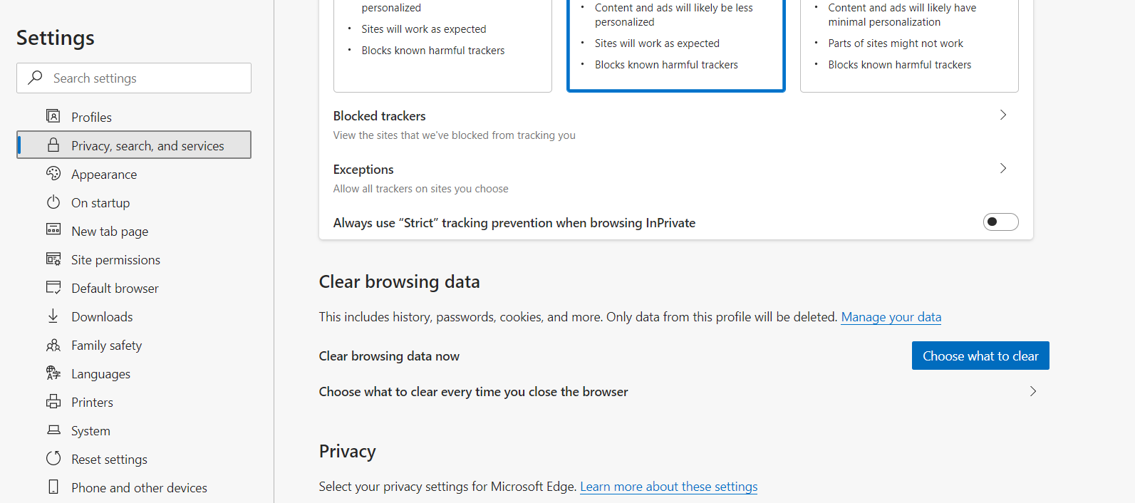 Microsoft Edge-pagina Privacy-instellingen met het gedeelte Clear browsing data en de knop Choose what to clear, onder de opties voor het voorkomen van tracking.