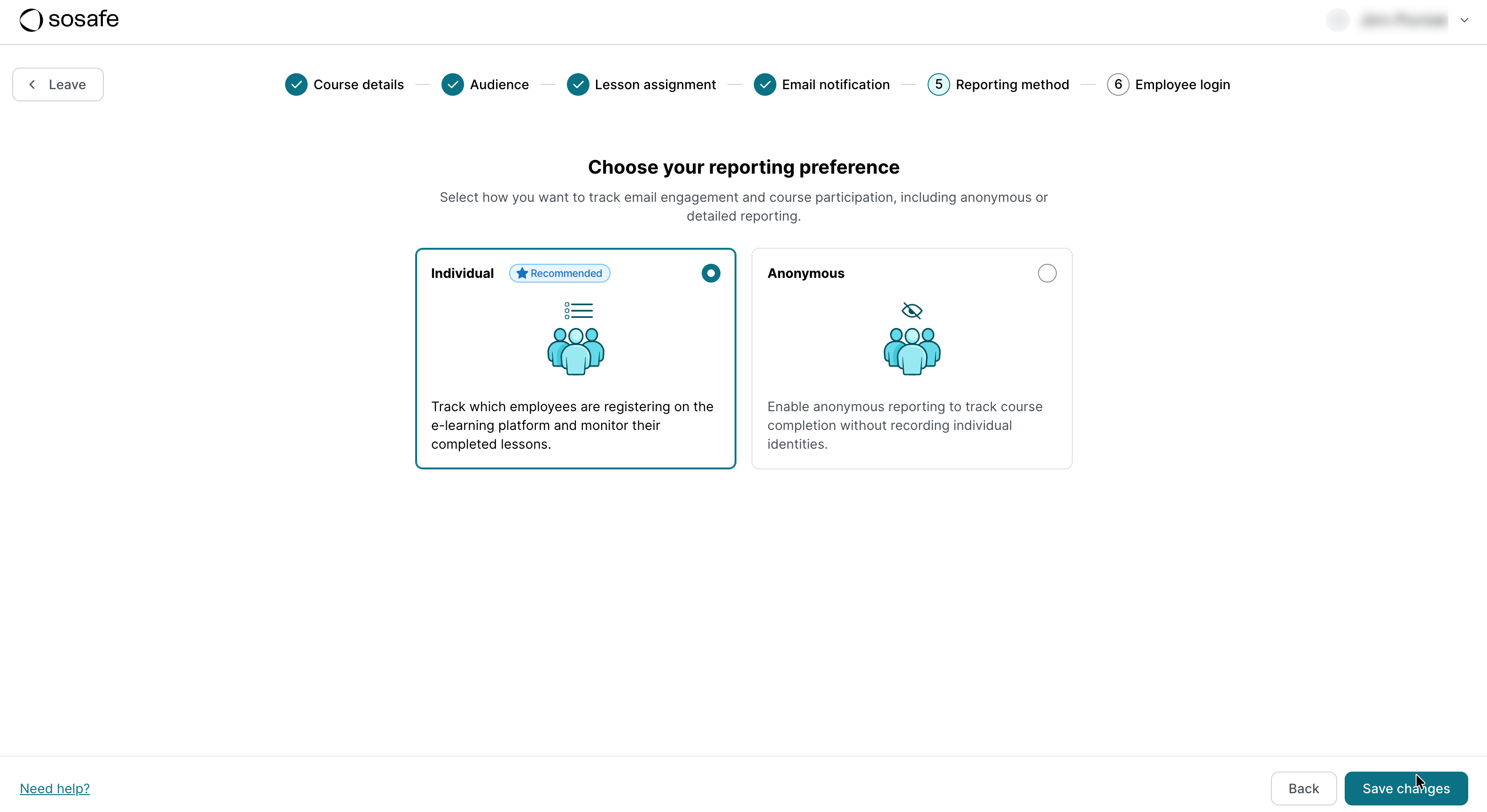 Paso del método de informes con la opción Individual seleccionada como la opción recomendada, que indica que realiza un seguimiento del registro de empleados y de la finalización de lecciones, junto a la opción Anónimo para el seguimiento de la finalización sin registrar identidades.
