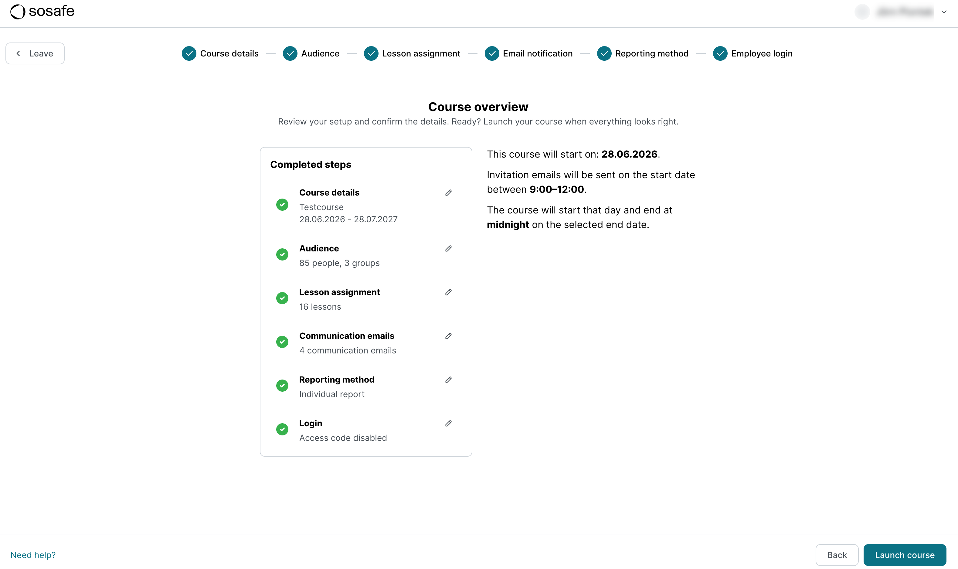 Pantalla de revisión del resumen del curso con los pasos de configuración completados, cada uno con un icono de lápiz para editar: Detalles del curso, Audiencia, Asignación de lecciones, Correos de comunicación, Método de informes e Inicio de sesión. Un botón Lanzar curso aparece en la parte inferior derecha.