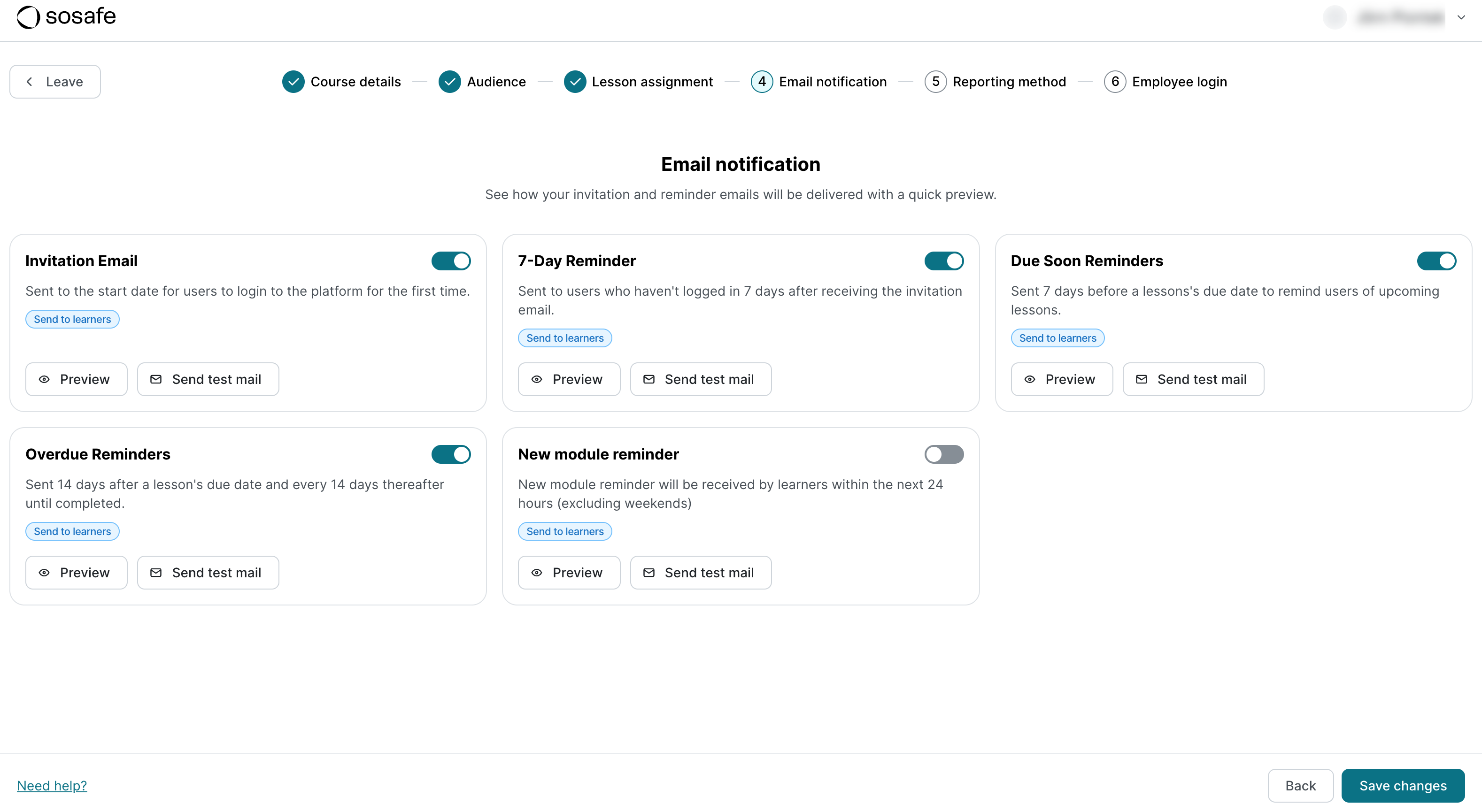 Stap E-mailmelding met schakelaars voor Uitnodigingsmail, 7-daagse herinnering, Reminders bijna verlopen en Reminders verlopen, allemaal ingeschakeld, en Nieuwe moduleherinnering uitgeschakeld. Elke kaart heeft knoppen Preview en Send test mail.