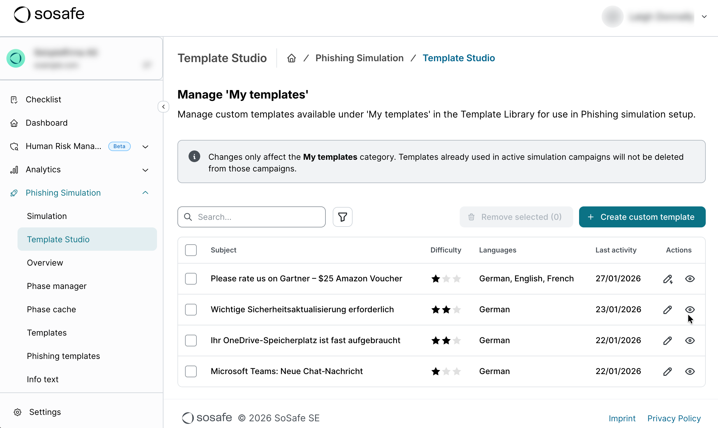 Page Template Studio dans le SoSafe Manager répertoriant les modèles de phishing personnalisés avec des colonnes pour la difficulté, les langues et la dernière activité, avec le bouton Créer un modèle personnalisé en haut à droite.
