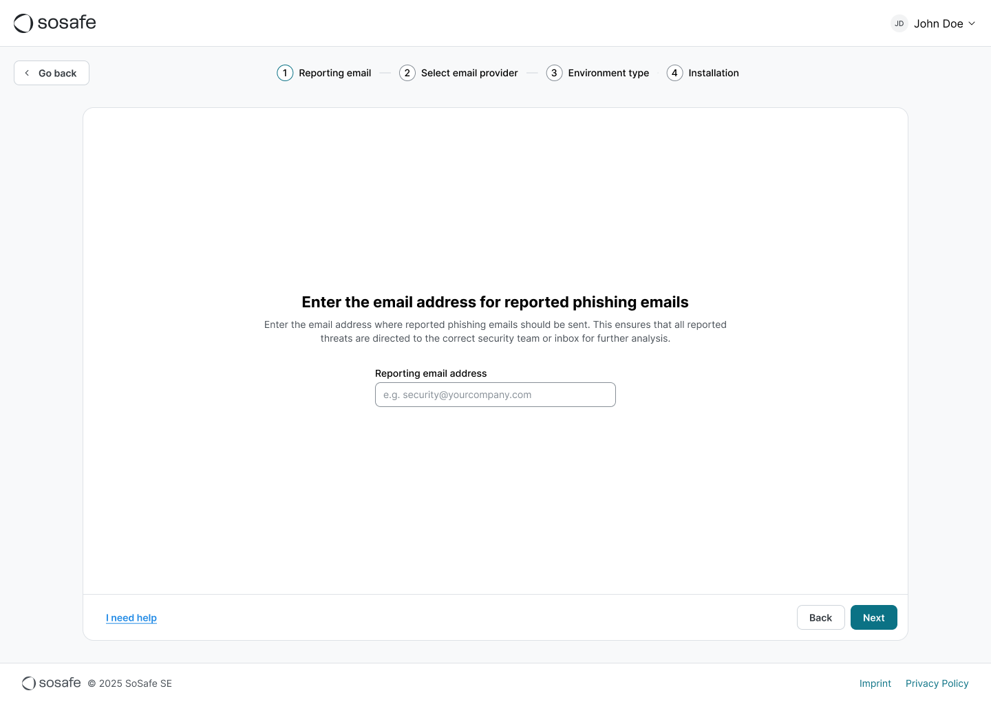 Asistente del Phishing Report Button en el paso Denunciar correo, con un campo para la dirección de correo de denuncia que muestra el marcador de posición example security@yourcompany.com, y un botón Next para continuar.